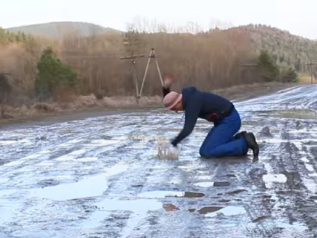 Видео священника о ямах на дорогах Львовщины бьет рекорды просмотров в Сети