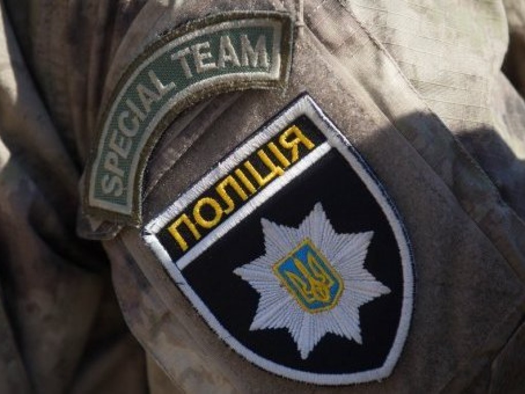 У дороги под Киевом обнаружили обгоревший труп