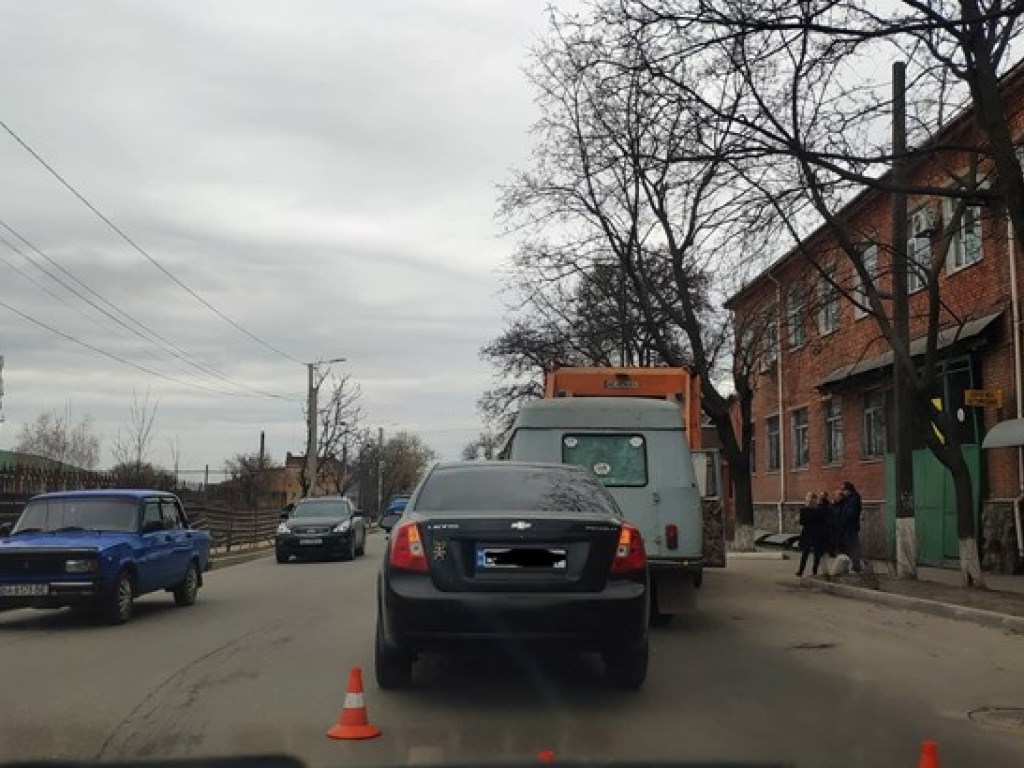 Тройное ДТП в Кропивницком: в аварию угодил мусоровоз (ФОТО)
