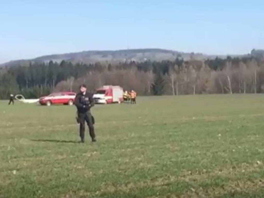 В Чехии разбился вертолет: двое погибших (ФОТО, ВИДЕО)