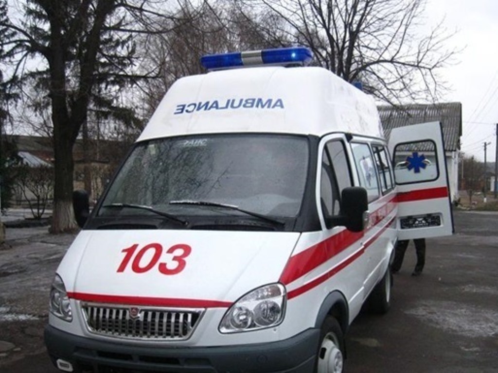 В Тернопольской области авто сбило полицейского: правоохранителя тащило на багажнике почти 3 километра