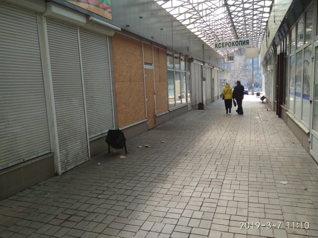 Донецк уподобился городу-призраку: в Сети показали свежие снимки опустевшего рынка  