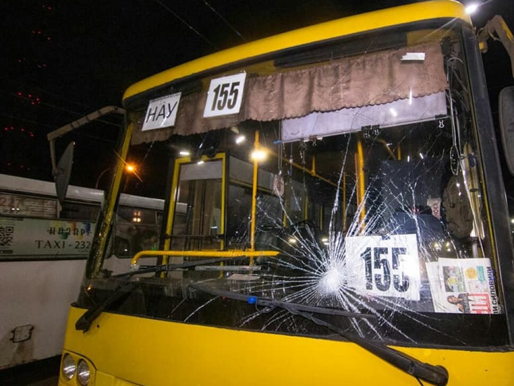 ДТП с маршруткой на Дорогожичах в Киеве: стало известно о состоянии пострадавших