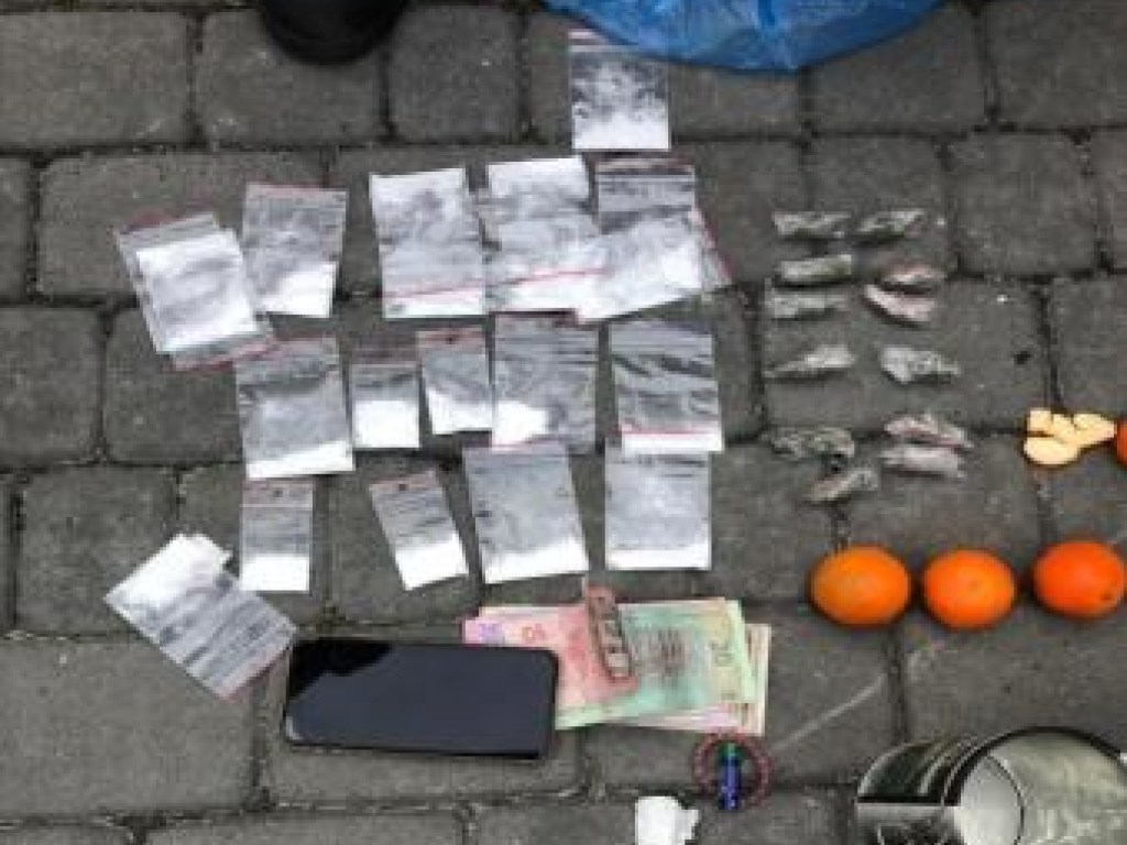 Во Львове разоблачили банду сбытчиков наркотиков: изъят «товар» на 1,5 миллиона гривен (ФОТО, ВИДЕО)