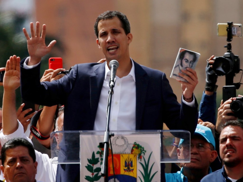 «Мадуро остались считанные дни»: Гуайдо объявил о начале захвата власти в Венесуэле