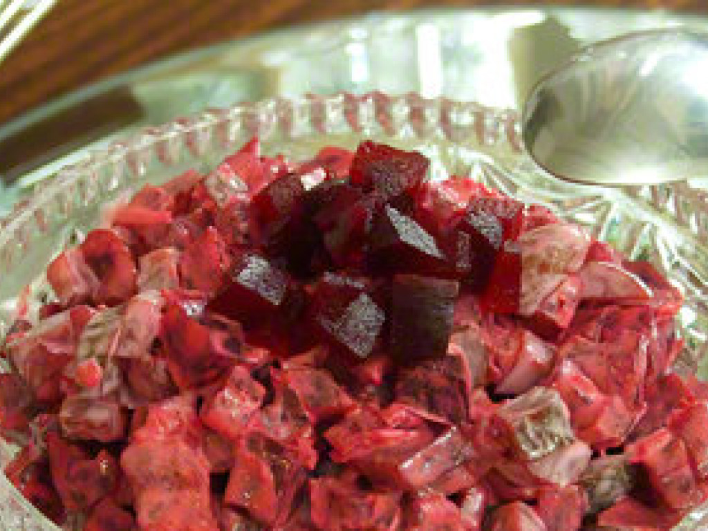 Постный рецепт дня: Рубиновый салат с солеными огурчиками