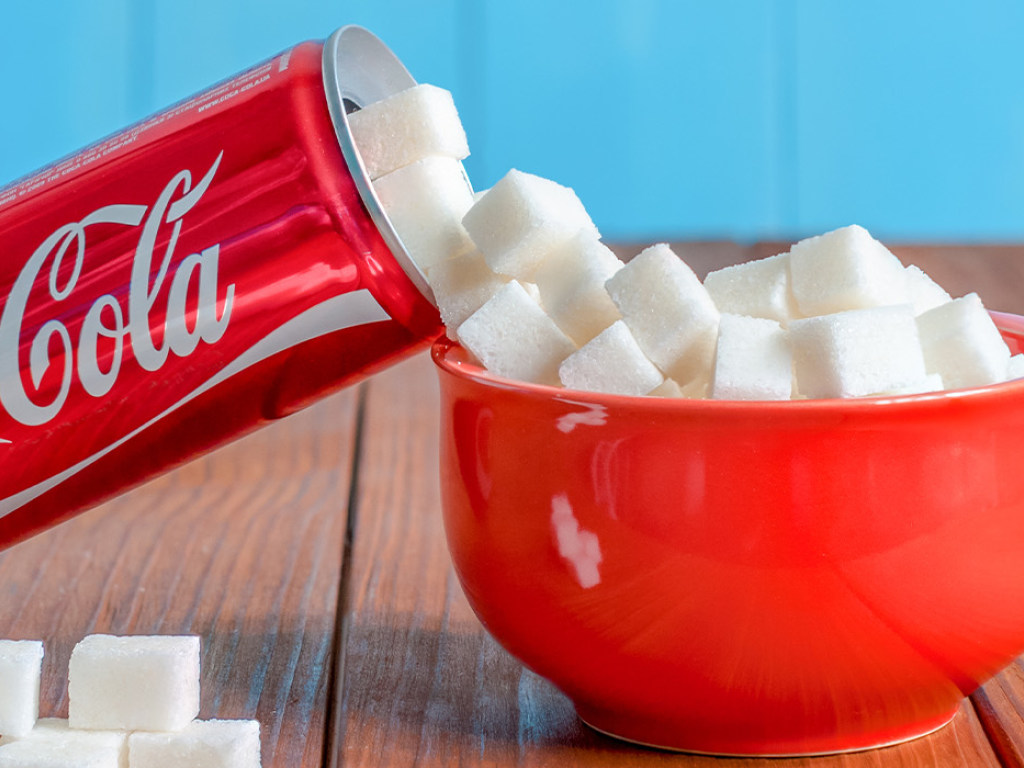 Баночка в день: Ученые выяснили, что рак «питается» напитком Coca-Cola