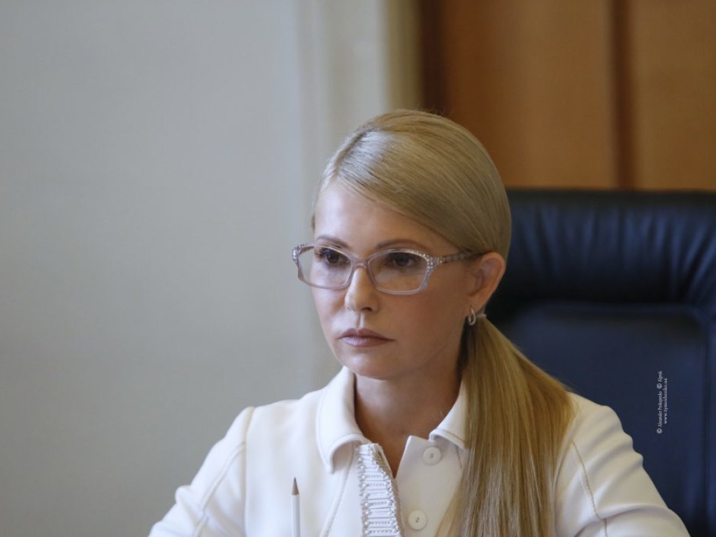Тимошенко: Украинцам нужно немедленно менять президента, которого ЕС и США подозревают в коррупции