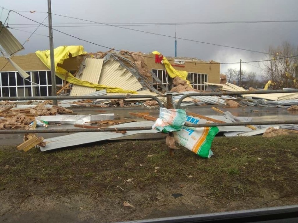 В Сети появились жуткие последствия урагана в Чернигове (ФОТО, ВИДЕО)