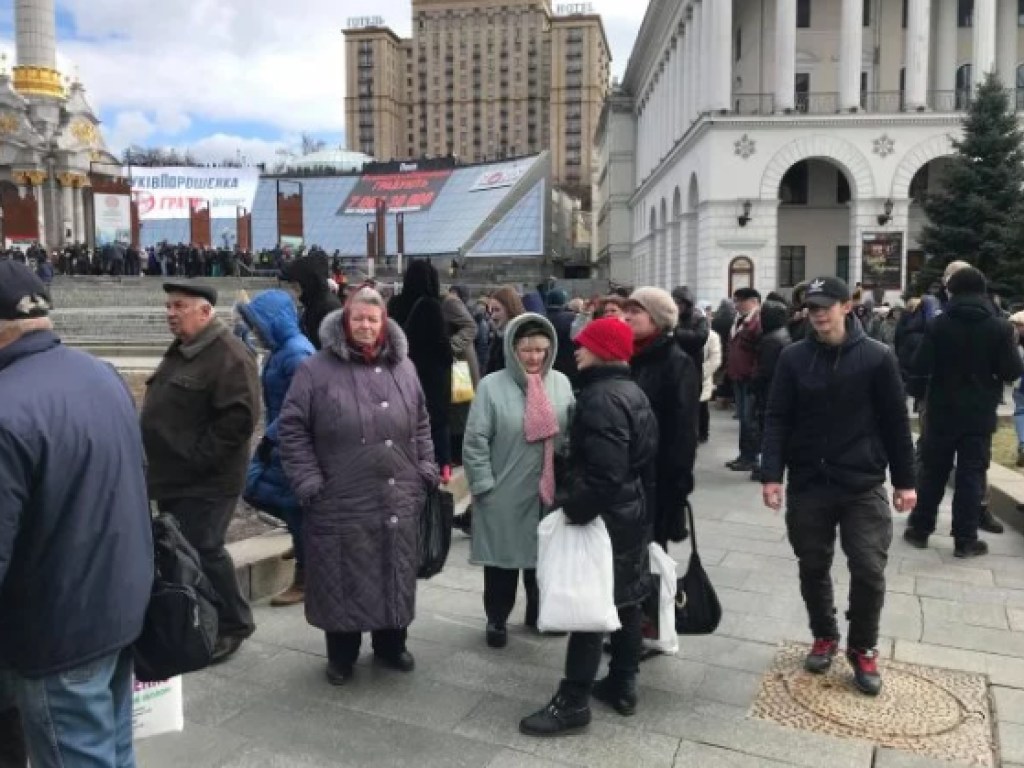 На митинге Нацкорпуса в Киеве собрались пожилые люди, которые не знают за чем пришли (ВИДЕО)