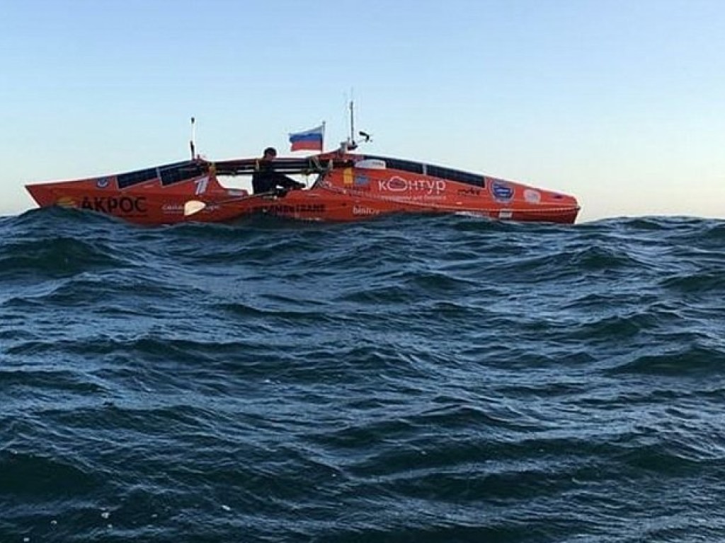 Путешественник Федор Конюхов попал в мощный шторм на весельной лодке и выжил