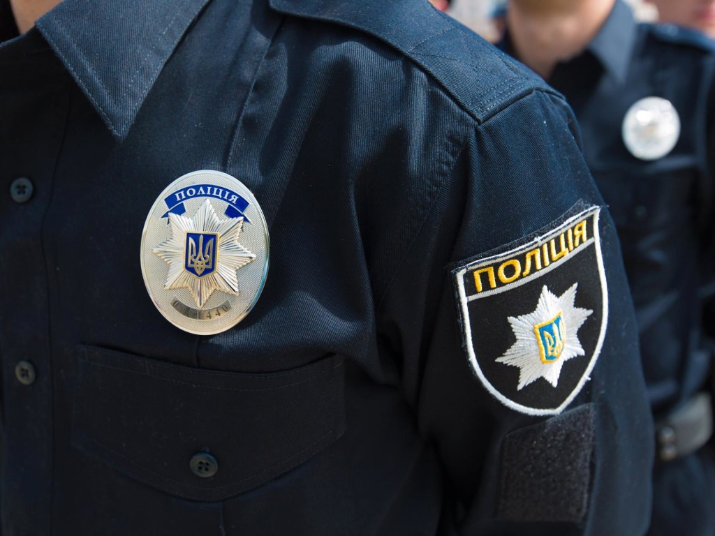 Под Киевом пьяный избил полицейского при оформлении нарушения