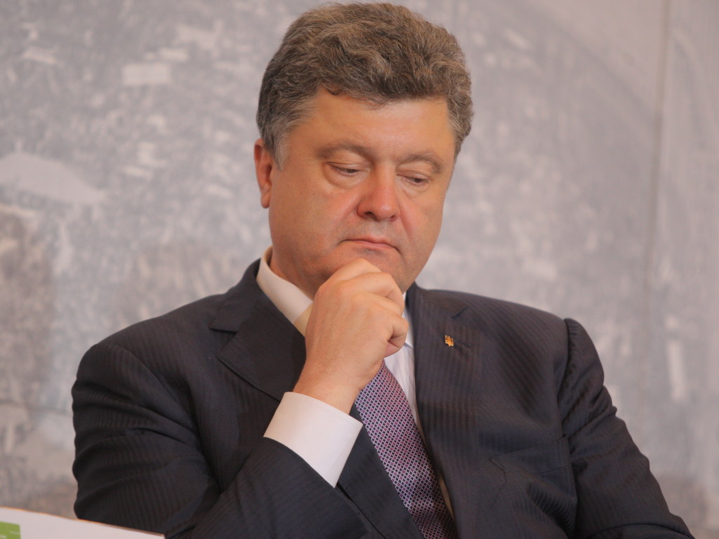 Янукович перед отходом собирал ценности, а Порошенко «набивает»  миллионы  