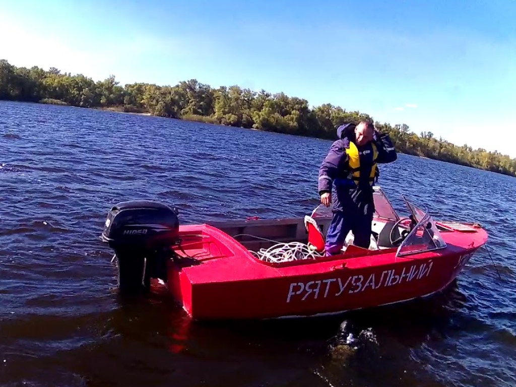 В Кременчуге  перевернулась моторная лодка с людьми, 4 человека считаются пропавшими без вести