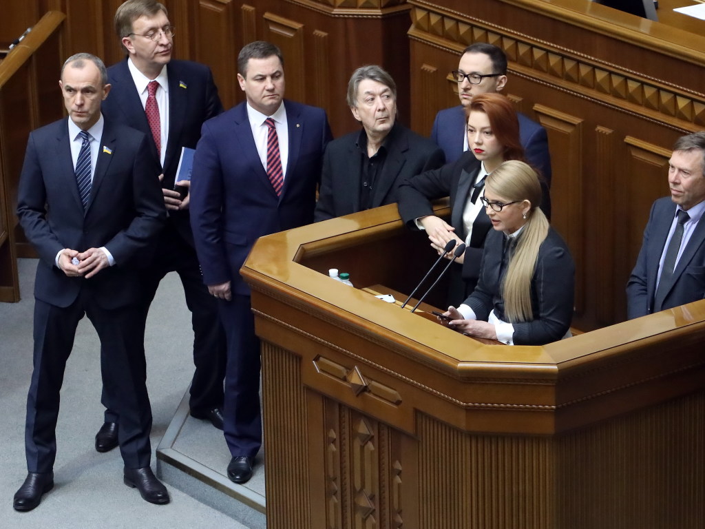 Слабое место украинских депутатов: эксперт рассказал, как политикам выглядеть убедительно и стильно (ФОТО)
