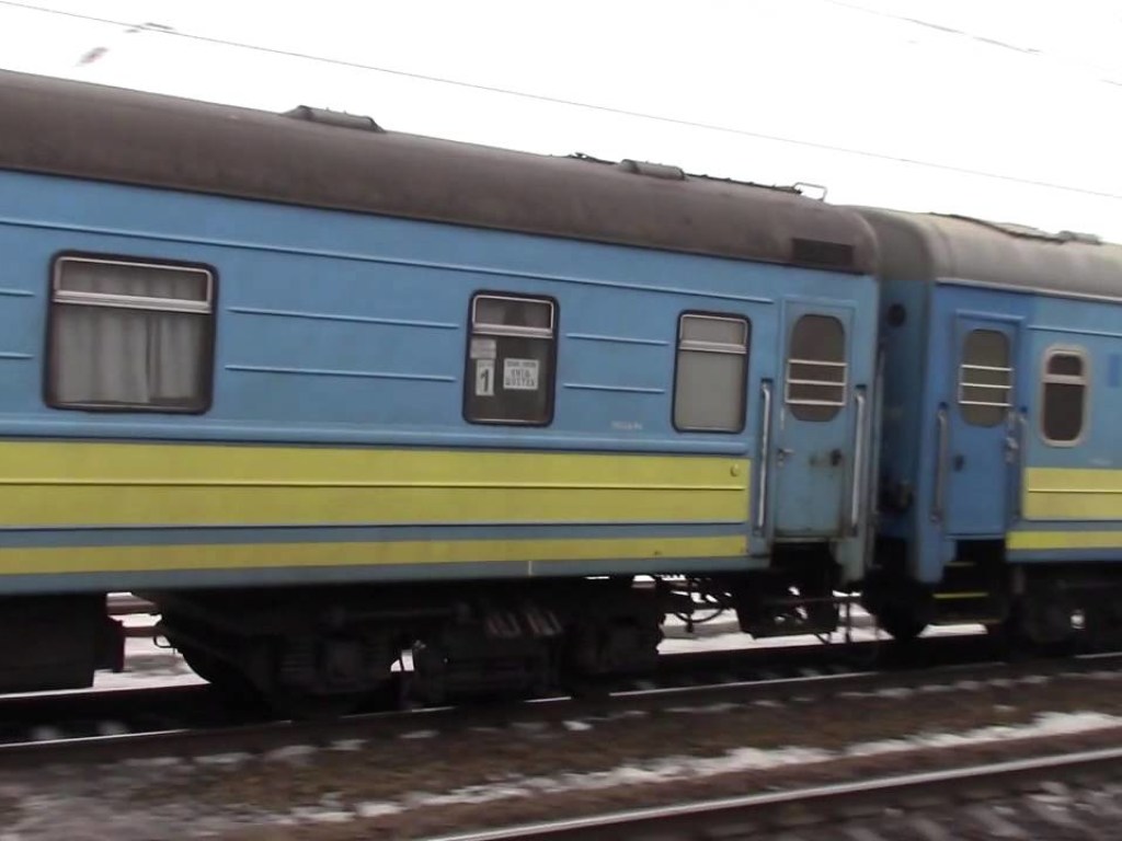 В поезде «Киев-Шостка» пьяный пассажир устроил дебош (ВИДЕО)