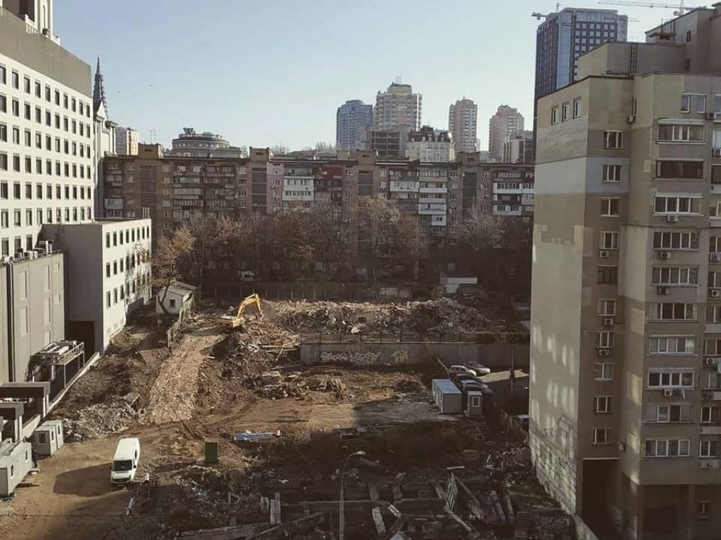 В Киеве демонтировали здание детсада и будут строить там дом: горожане возмутились (ФОТО)
