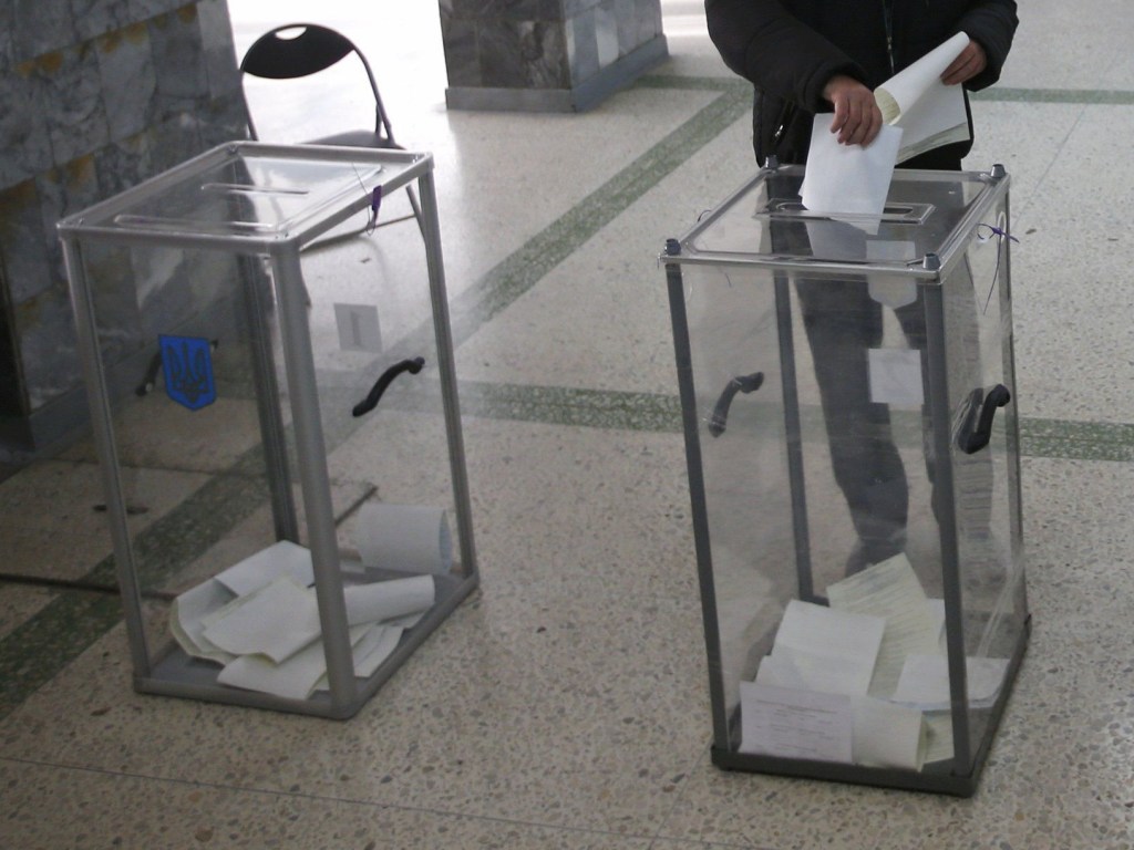 Активисты обнаружили «гнездо» Порошенко, где готовят фальсификации выборов (ВИДЕО)