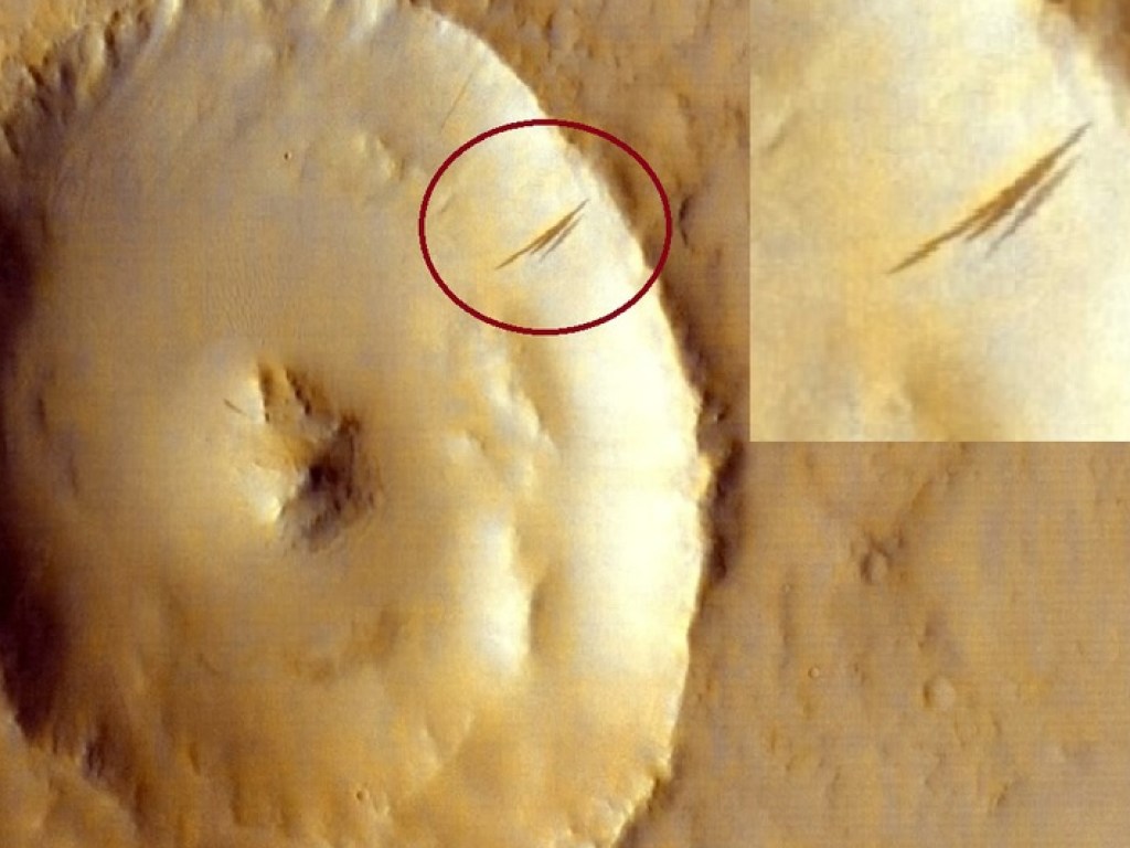 Известный уфолог разглядел НЛО на поверхности Марса