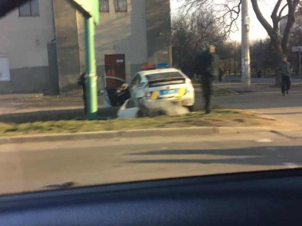 Два патрульных «Приуса» угодили в ДТП в Николаеве (ФОТО)