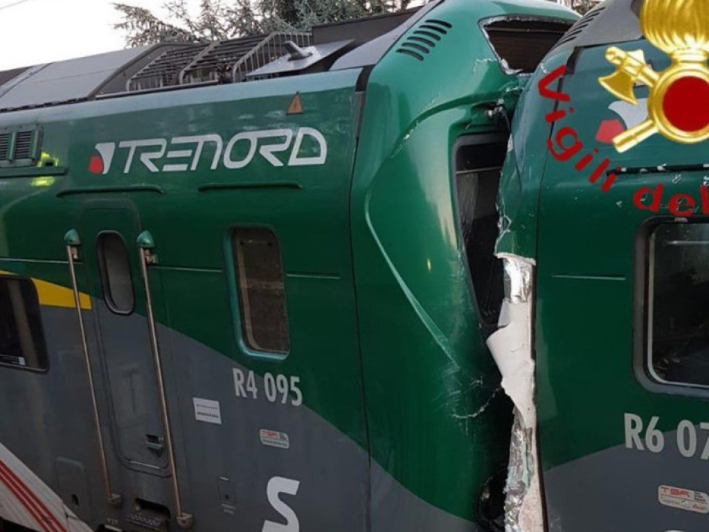 При столкновении поездов в Италии пострадали 50 человек