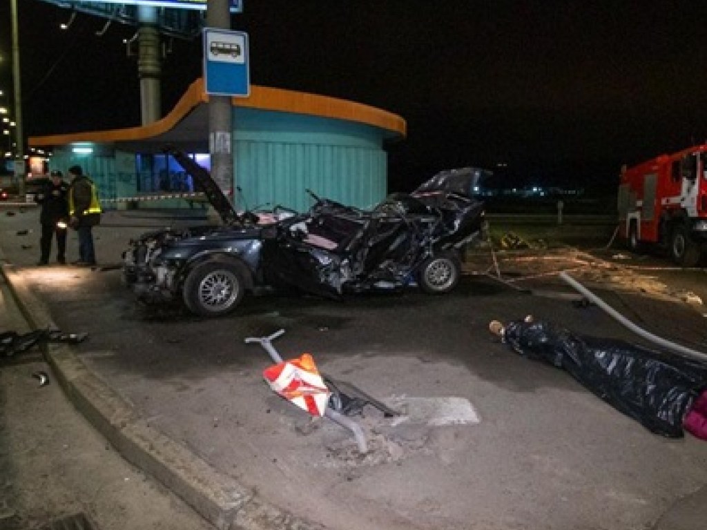 Смертельное ДТП на Северном мосту в Киеве: в больнице скончался водитель Subaru