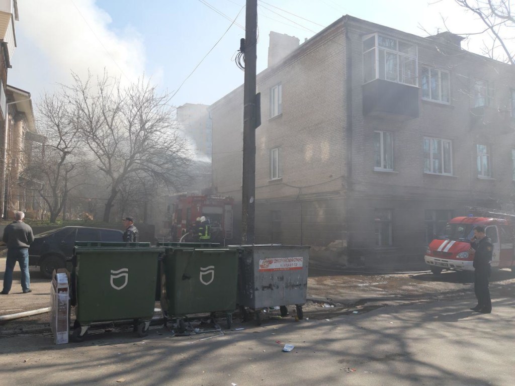 В Днепре произошел пожар в двухэтажном жилом доме (ФОТО, ВИДЕО)