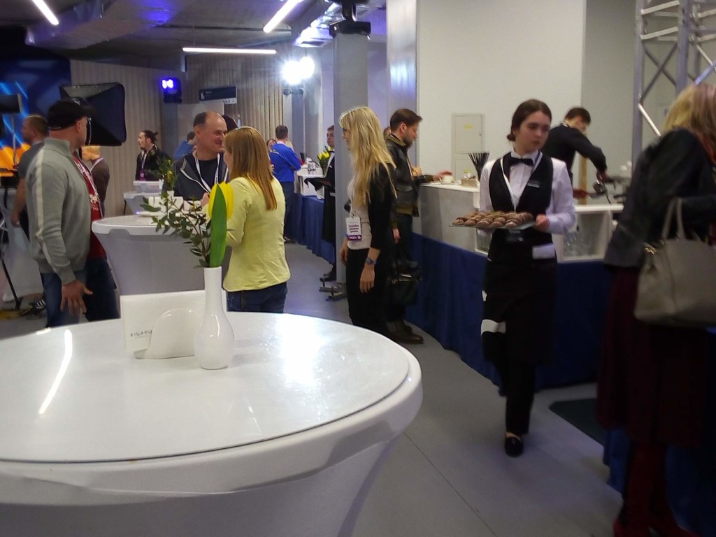 «Политическая кулинария»: что подают официанты в штабе Тимошенко (ФОТО)