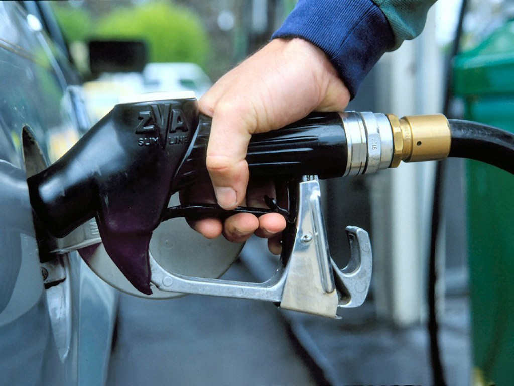 На украинских АЗС зафиксирован рост цен на бензин