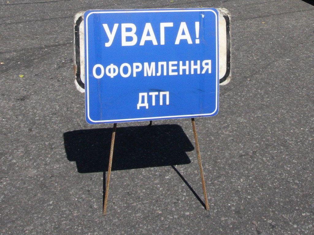 На Донбассе пьяная женщина-водитель врезалась в электроопору: пострадали 6 человек (ФОТО)