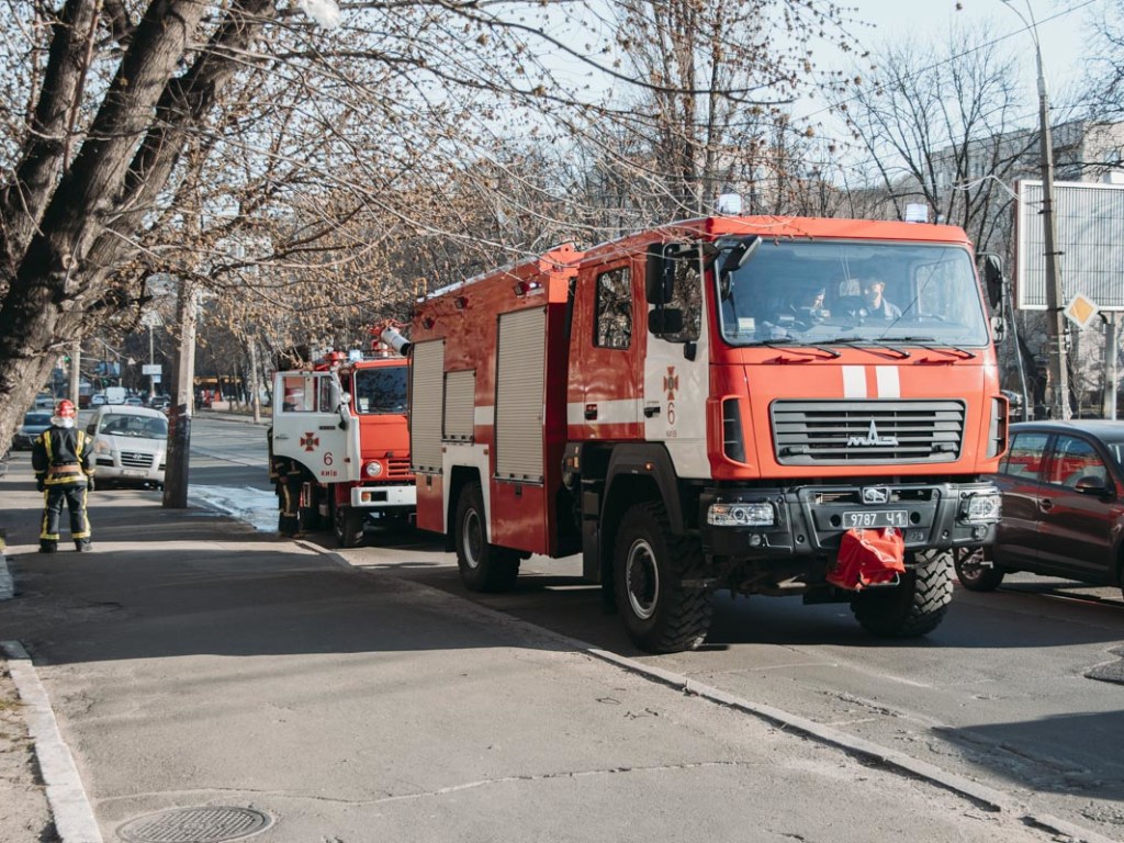 В Киеве горело офисное здание госпредприятия (ФОТО)