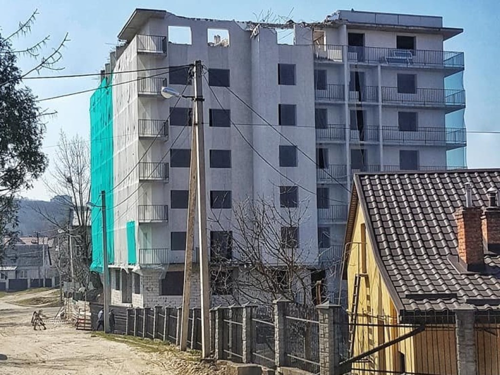 Во Львове снесут незаконно построенный семиэтажный дом (ФОТО) 