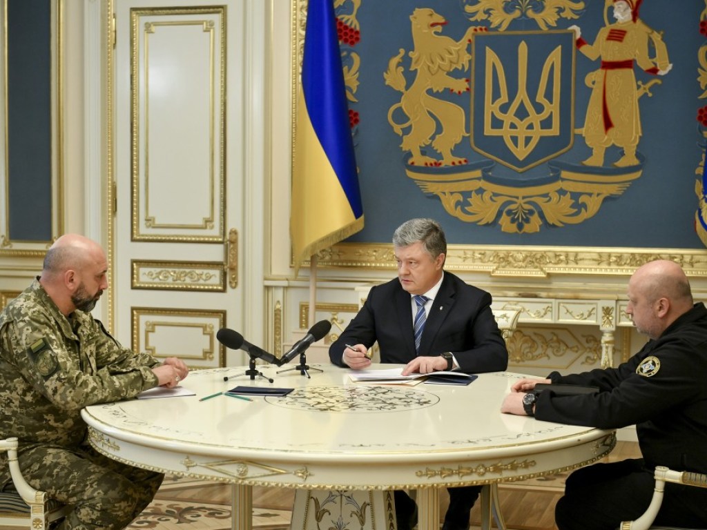 Порошенко не рискнет ввести в Украине военное положение &#8212; политолог