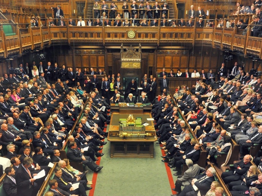 В парламенте Великобритании отвергли альтернативные варианты Brexit