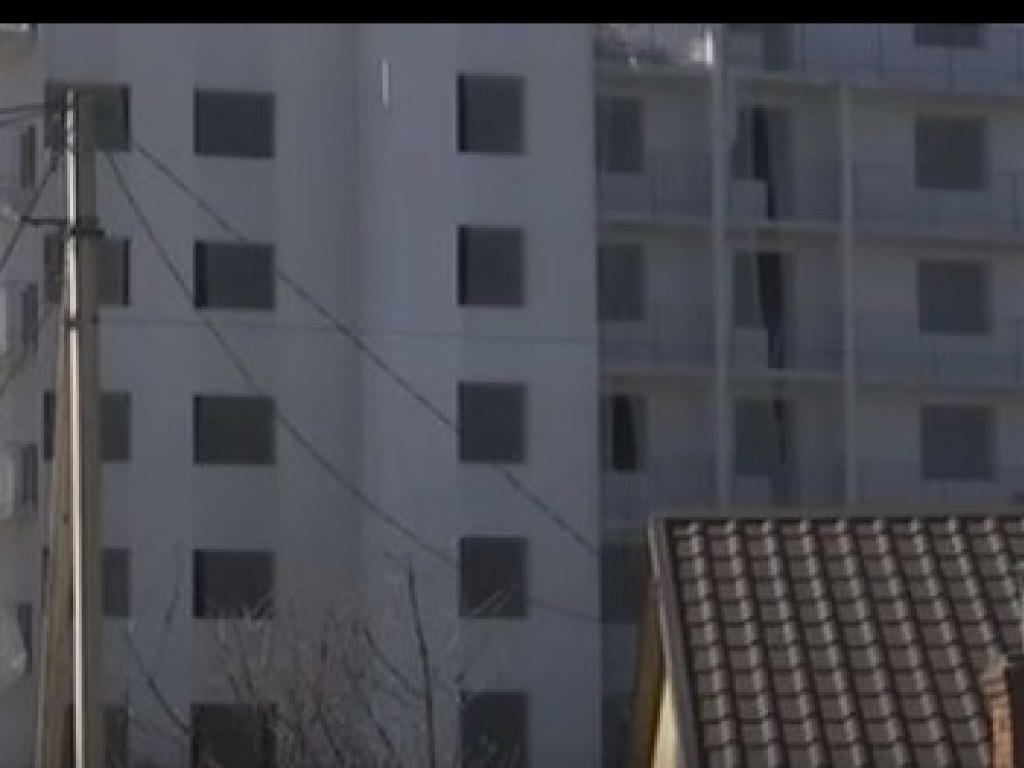 Во Львове начали сносить спорную многоэтажку (ФОТО)