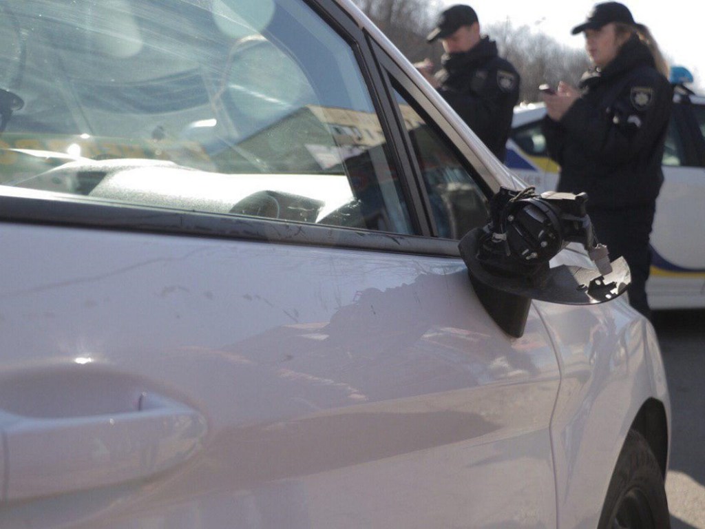 В Днепре у остановки водитель Ford сбил женщину: пострадавшую забрала «скорая» (ФОТО)