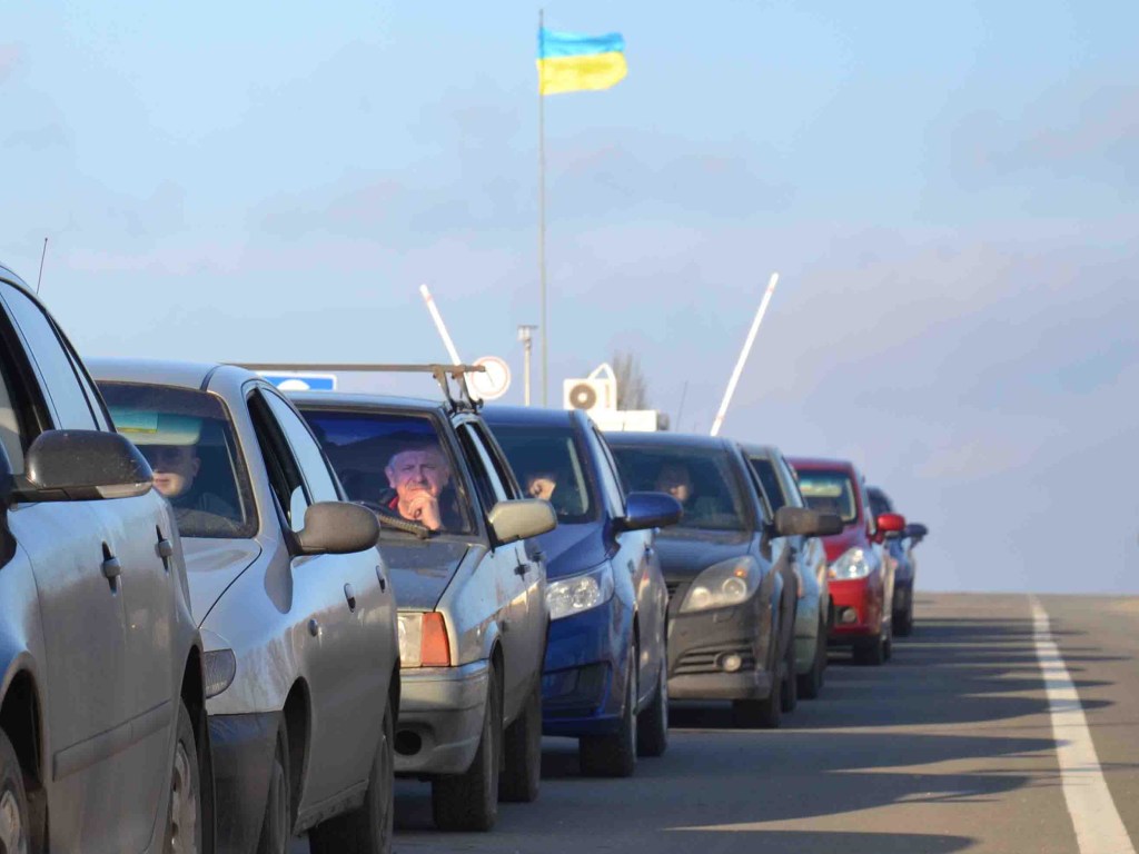 Бессрочные разрешения для передвижения в зоне ООС говорят о нескором завершении конфликта на Донбассе &#8212; политолог