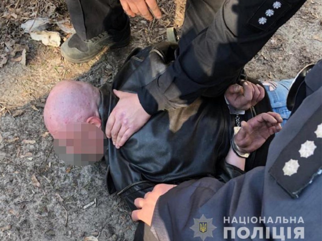 На Южной Борщаговке в Киеве мужчина натравил пса на полицейских: животное застрелили (ФОТО, ВИДЕО)