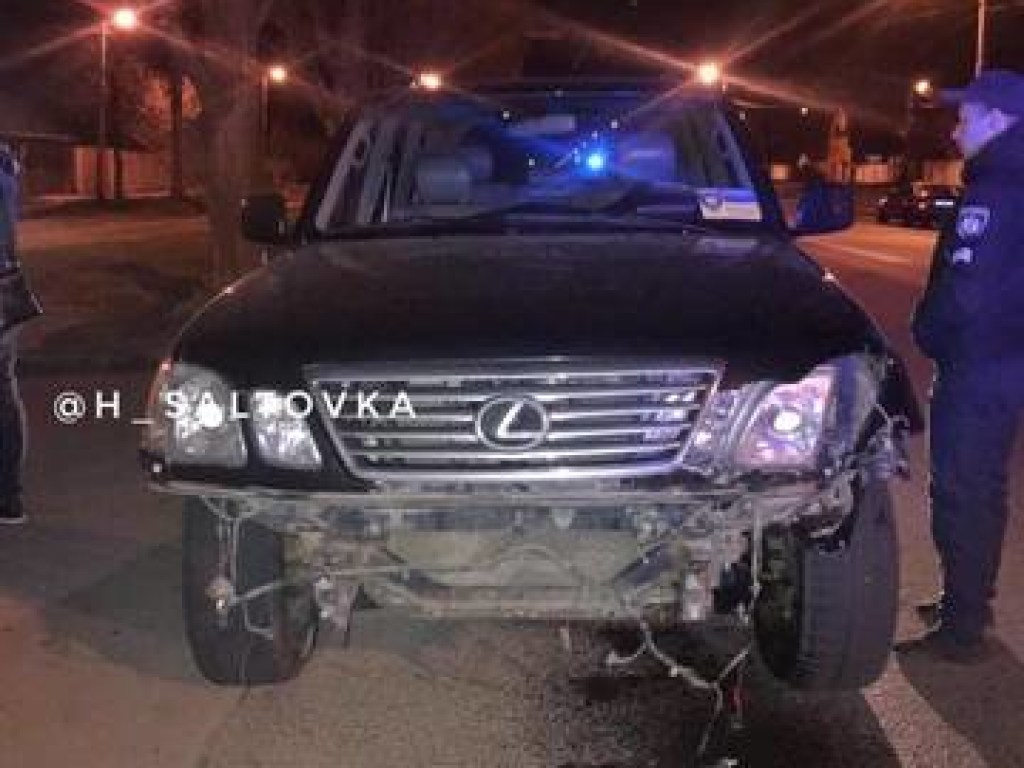 «Пьяное» ДТП в Харькове: Lexus протаранил такси (ФОТО)