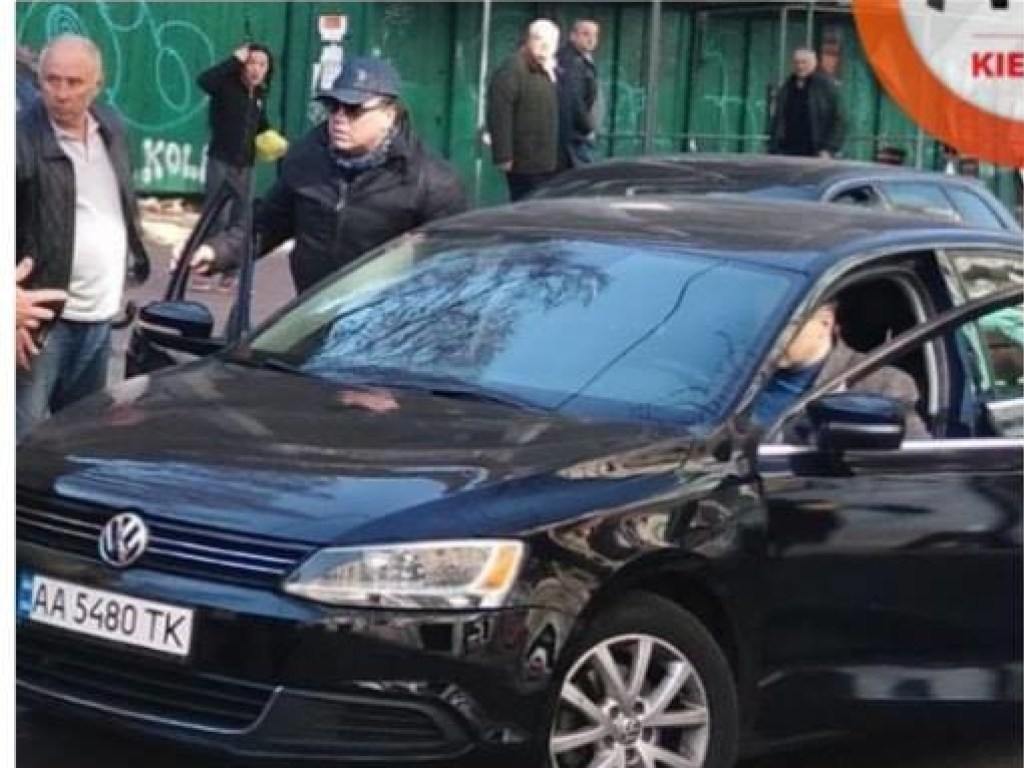 В центре Киеве на дороге подрались автолюбители (ФОТО)