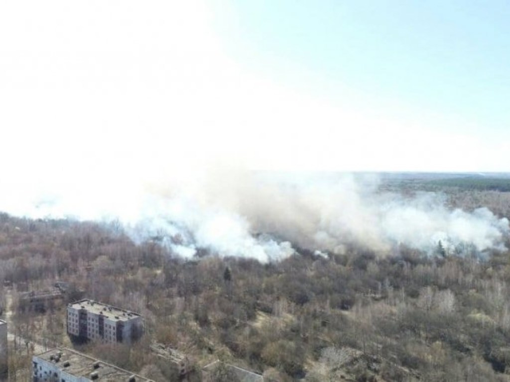 В зоне отчуждения ЧАЭС произошел пожар: горели 25 зданий (ФОТО)