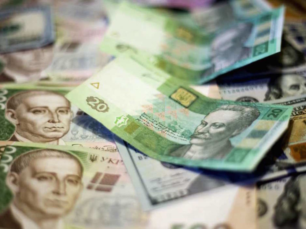 НБУ установил официальный курс на уровне 27,08 гривен за доллар