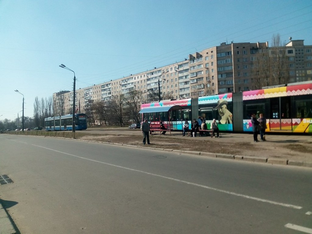 Сошел с рельсов: Движение скоростного трамвая в Киеве приостановлено (ФОТО)