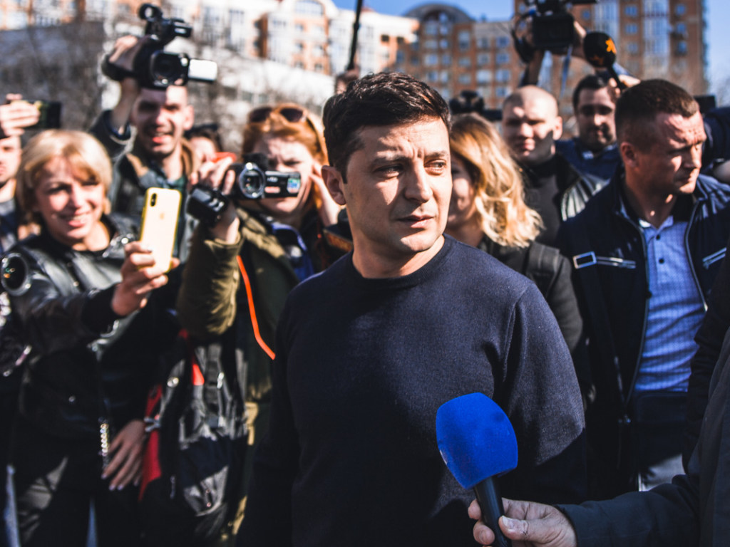 Политолог о требованиях Зеленского к Порошенко: дебаты невыгодны шоумену