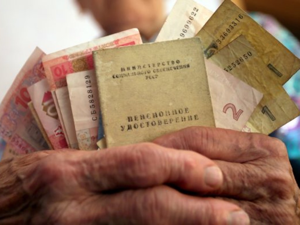 Наши кредиторы требуют повышения пенсионного возраста в Украине до 65 лет &#8212; экономист