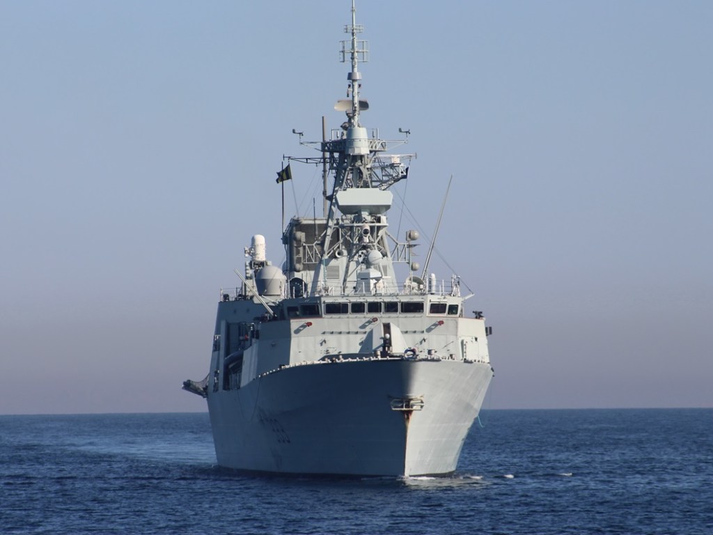 Ракетный катер ВМС ВСУ провел совместные учения с фрегатом ВМС Канады (ФОТО)