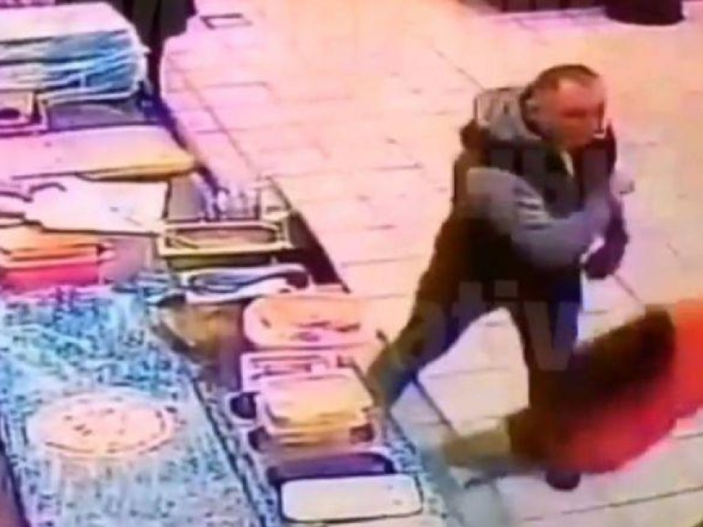 В киевском супермаркете убили человека (ФОТО, ВИДЕО)
