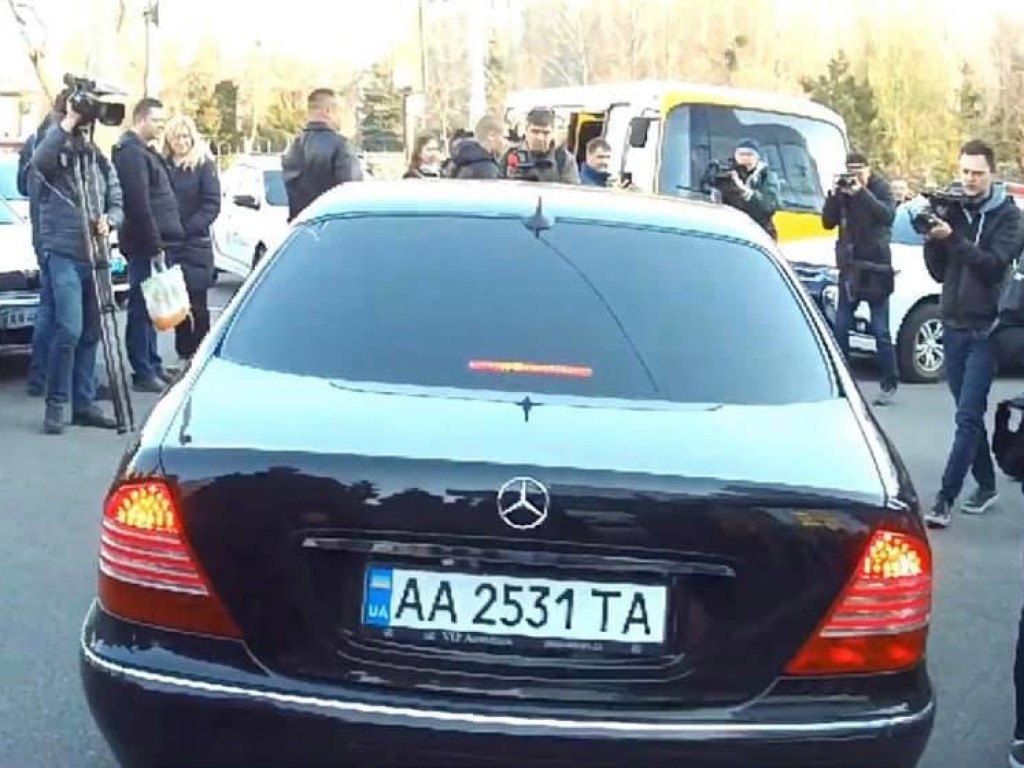Зеленский ездит на автомобиле Mercedes Коломойского – нардеп (ФОТО)