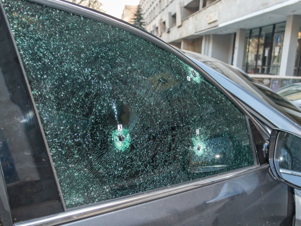 В Днепре полиция со стрельбой гналась за злоумышленниками: нарушители попали в ДТП (ФОТО)