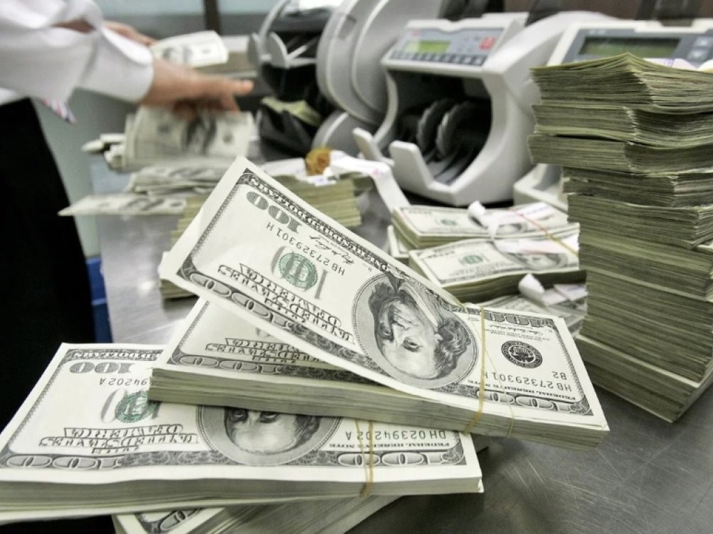 Курс доллара в киевских обменниках обвалился